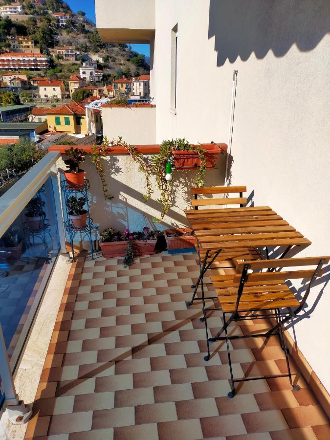 Appartamento Riviera Trilocale Wifi E Parcheggio Privato Ventimiglia Kültér fotó